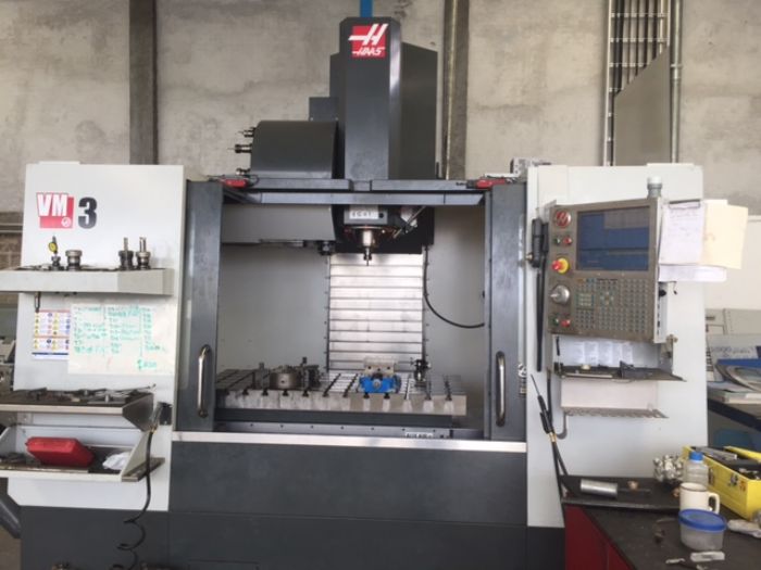 Maquinado en Genral y  para Moledes a través de Centros de Maquinados CNC (Control Numerico) Se cuentan con 3 equipos 